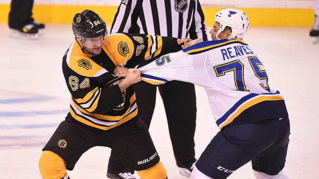 bruins-blues-randall-reaves-fight.jpg